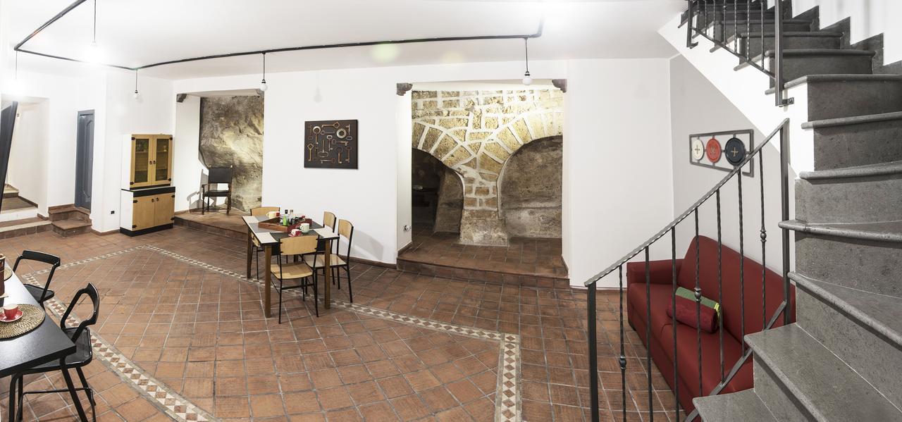 The Rock Apartment Наполи Екстериор снимка